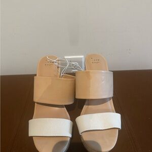 A New Day Women's Cream and White Sandals